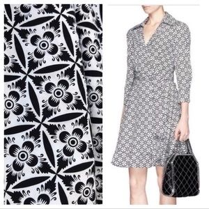 Diane Von Furstenberg Jadrian Floral Wrap Pleated Dress Size 0